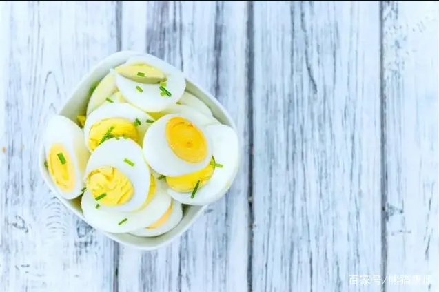 How many calories do eggs contain?